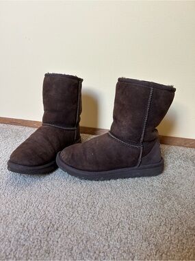 Ugg Classic Short Dark Brown Boots size 4